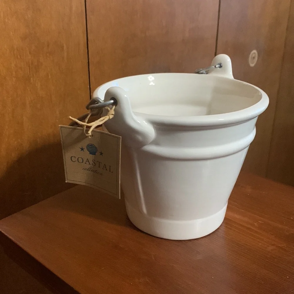 COLORFUL SEALIFE- White Ceramic Bucket with Starfish Design